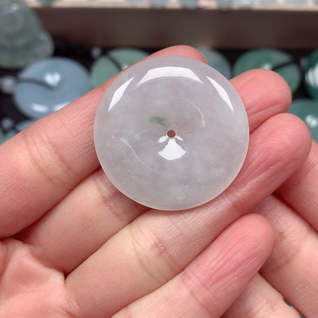 翡翠颈饰未镶嵌平安扣