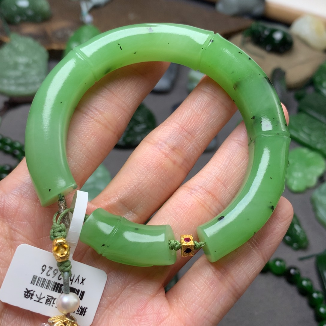 和田玉未镶嵌颈饰大*合