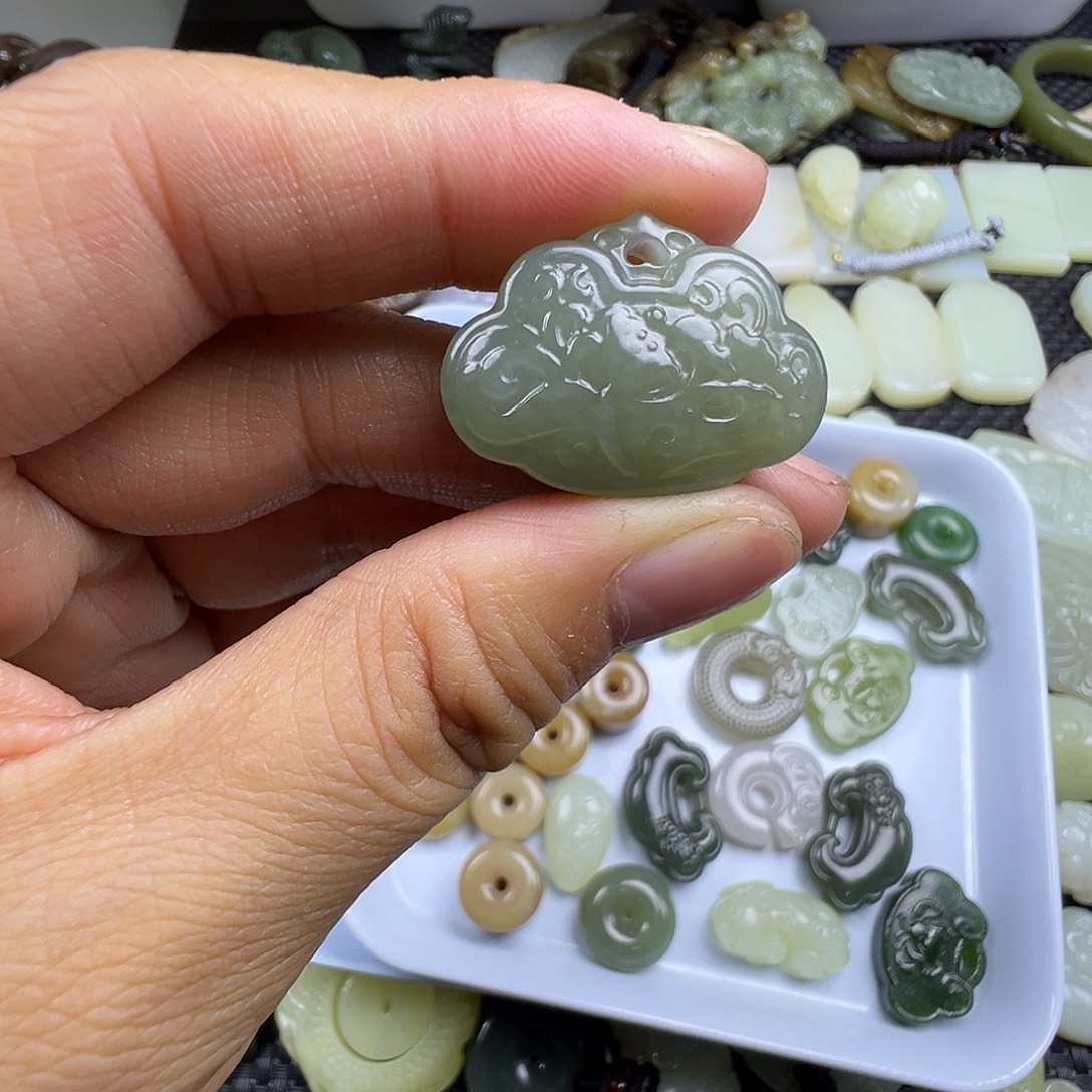 和田玉未镶嵌颈饰