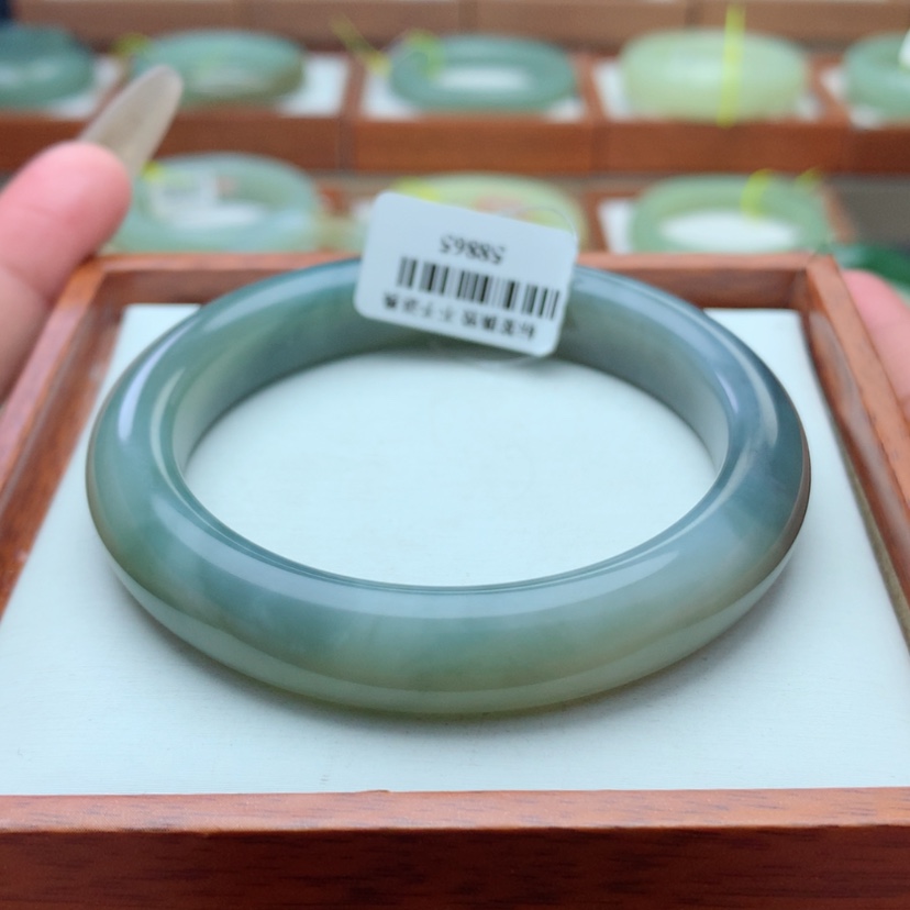 【闪购商品】和田玉手镯未镶嵌57