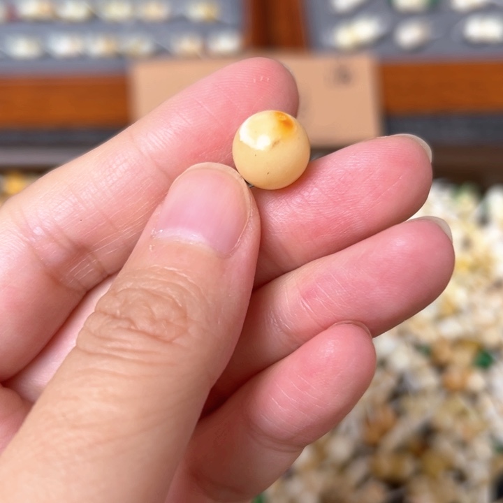 蜜蜡未镶嵌裸石10.7mm一个