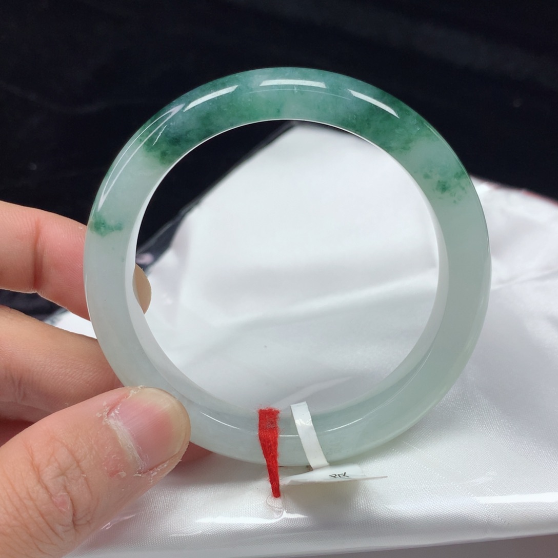 翡翠手镯（圆镯）未镶嵌55.1