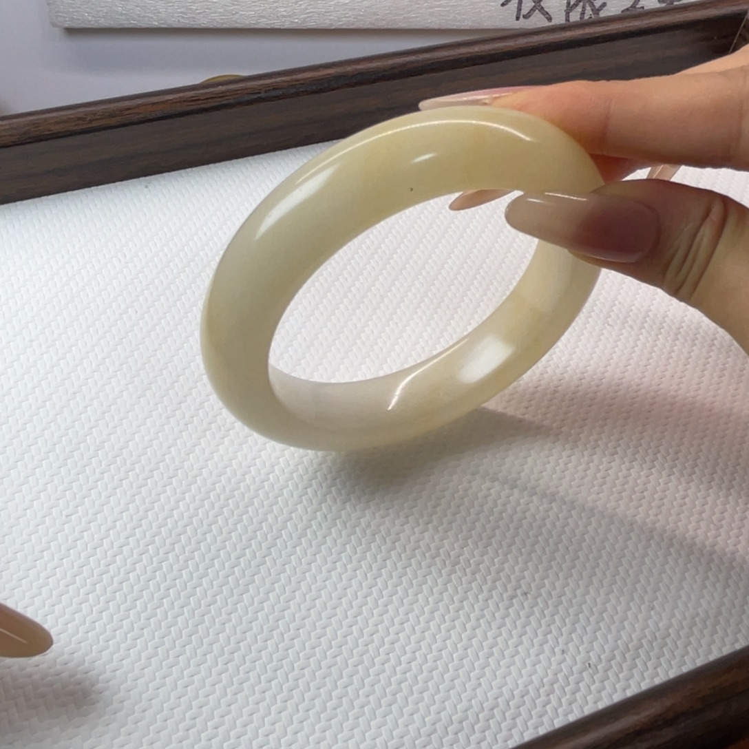 石英质玉（黄龙玉）未镶嵌手镯