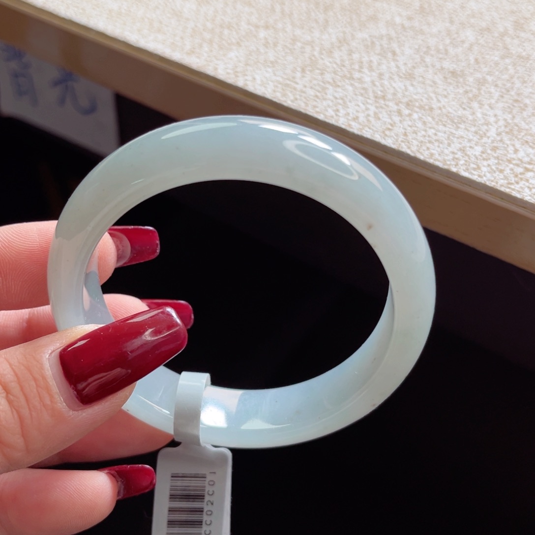 翡翠手镯未镶嵌手镯