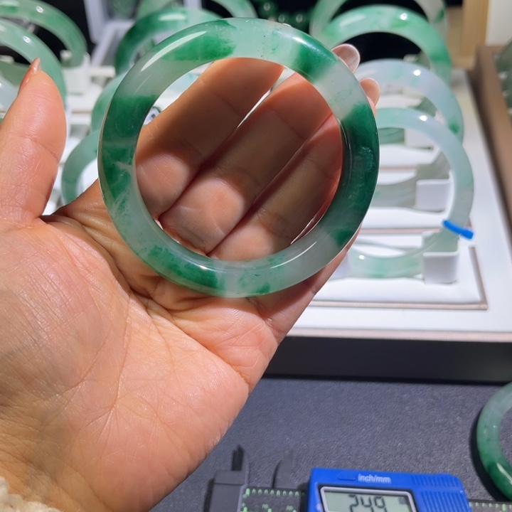 石英质玉手镯未镶嵌