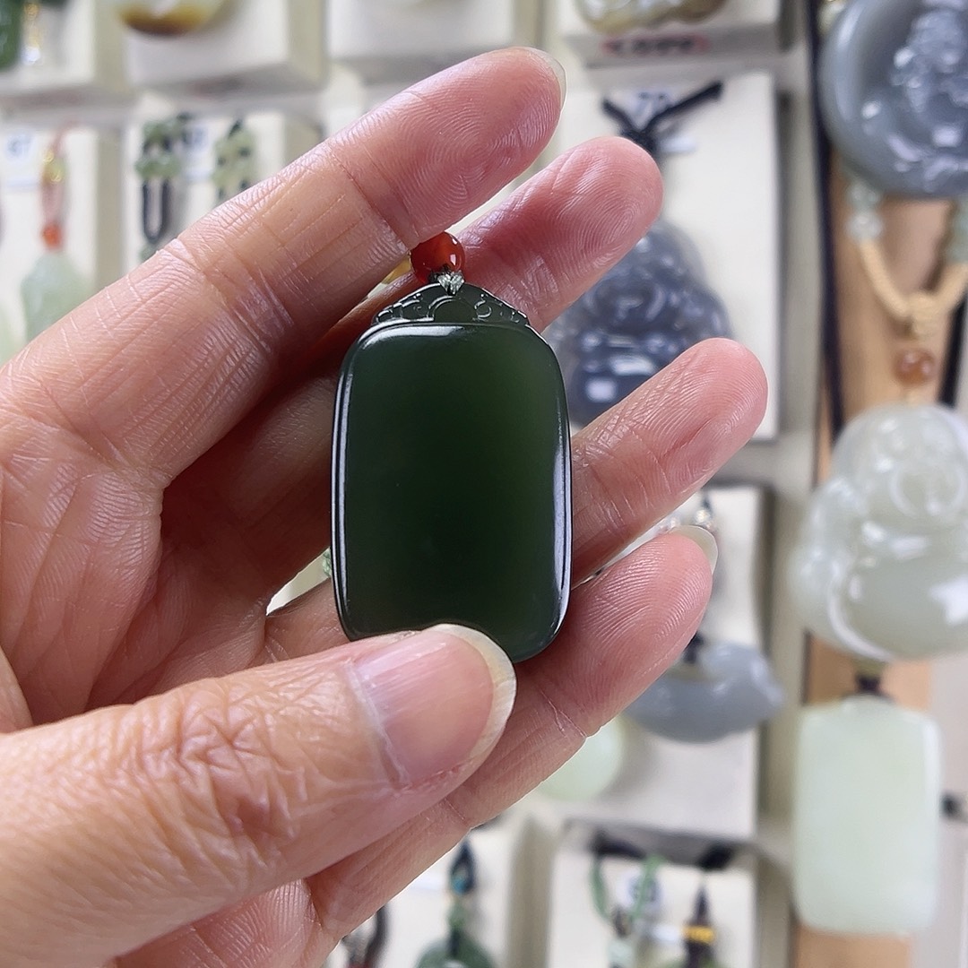 娟***和田玉未镶嵌颈饰