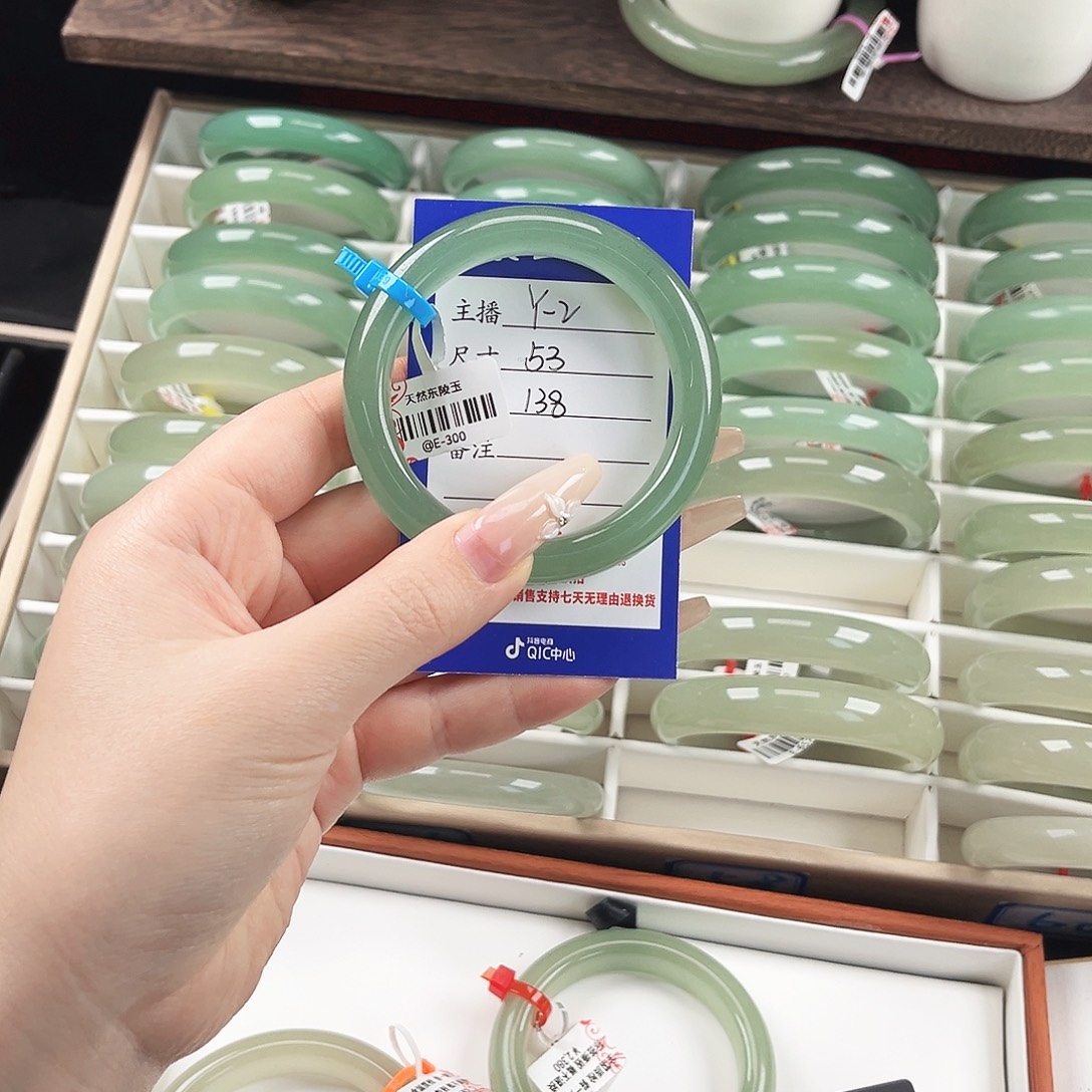 东陵石未镶嵌手镯