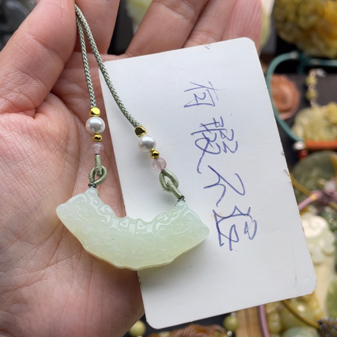 蛇纹石玉颈饰未镶嵌