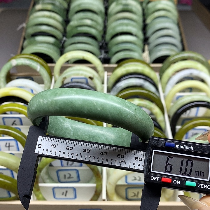 未镶嵌蛇纹石玉手镯4