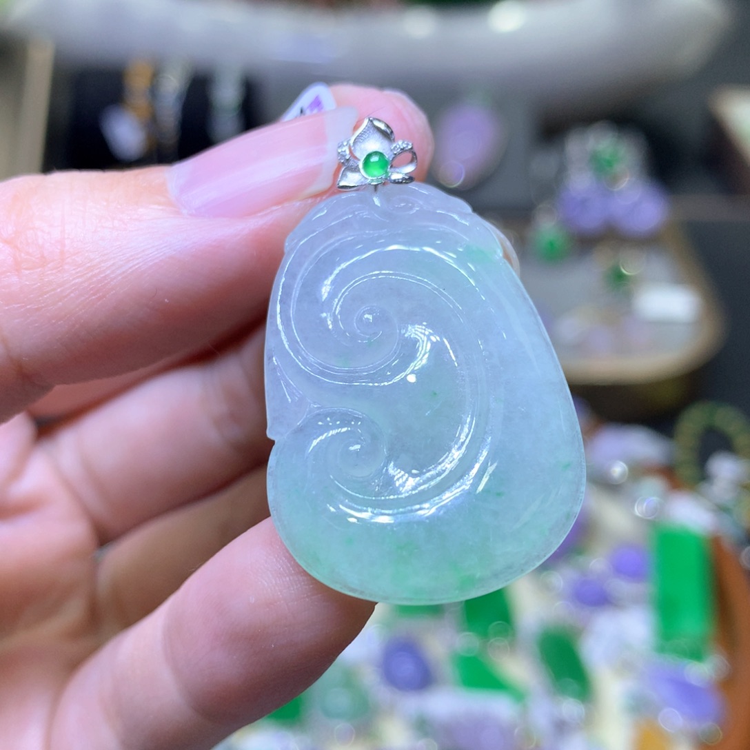 【闪购商品】翡翠颈饰18K金镶嵌翡翠吊坠项链