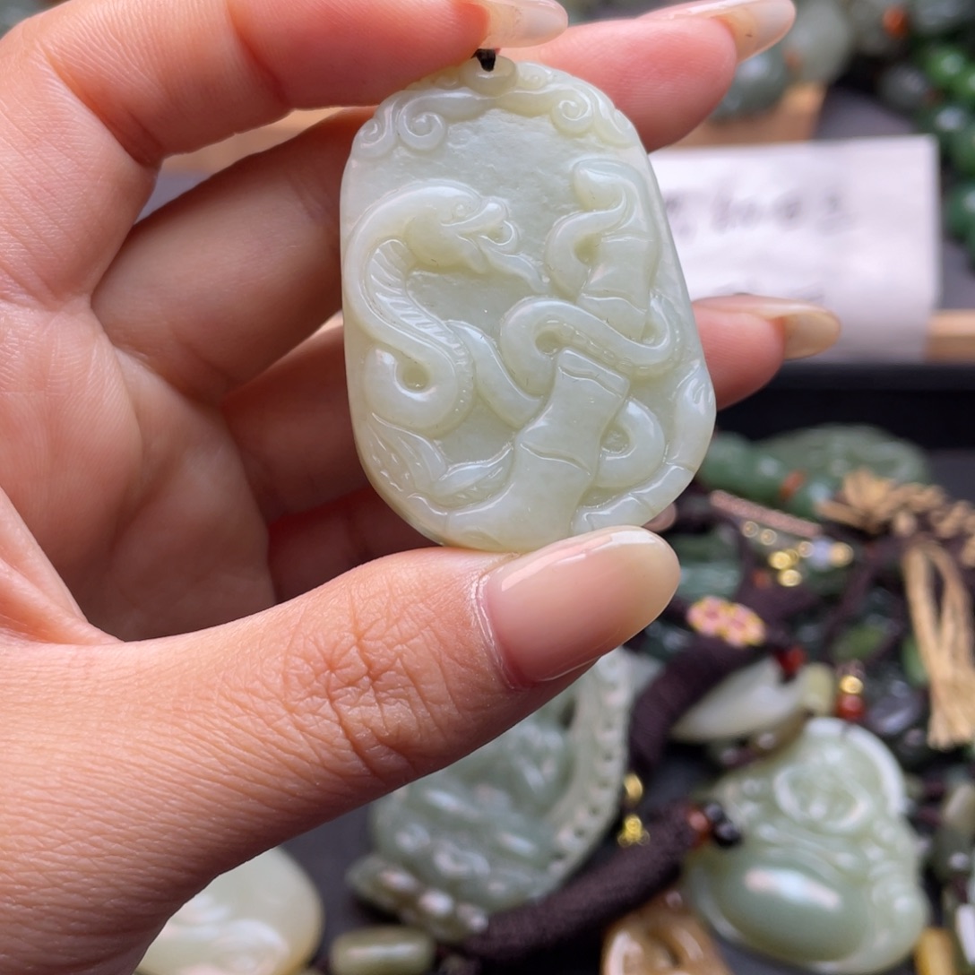 和田玉颈饰未镶嵌