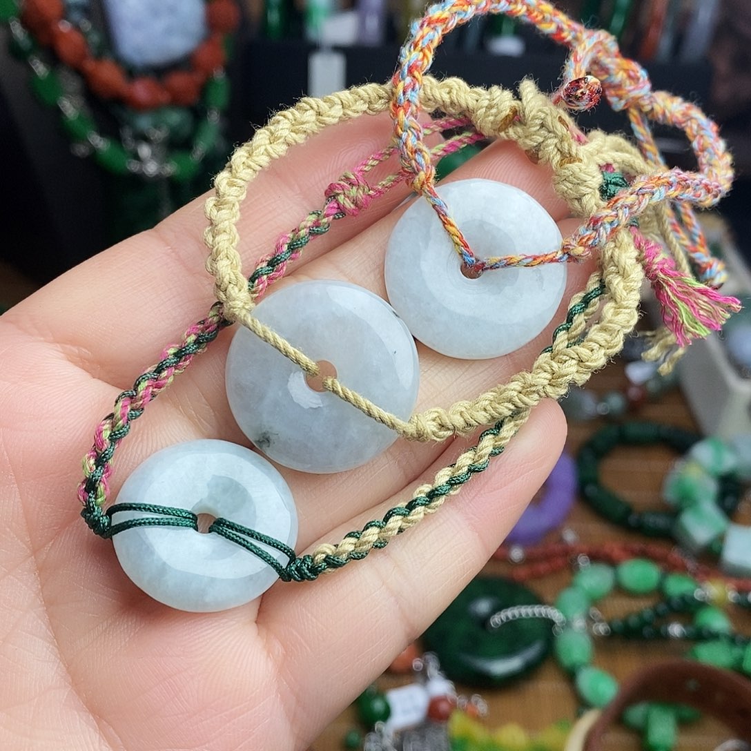 翡翠未镶嵌手链随机发一个9.9