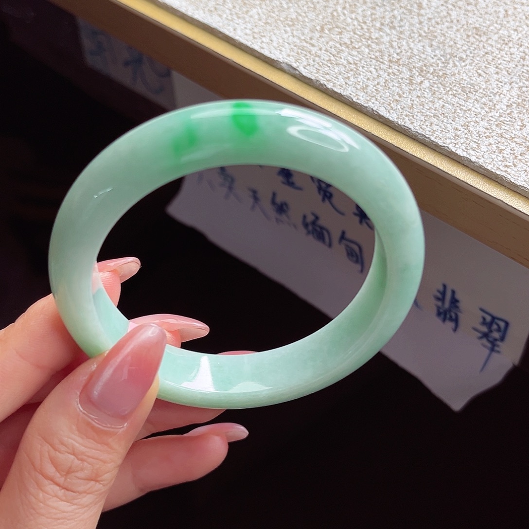 翡翠未镶嵌手镯手镯