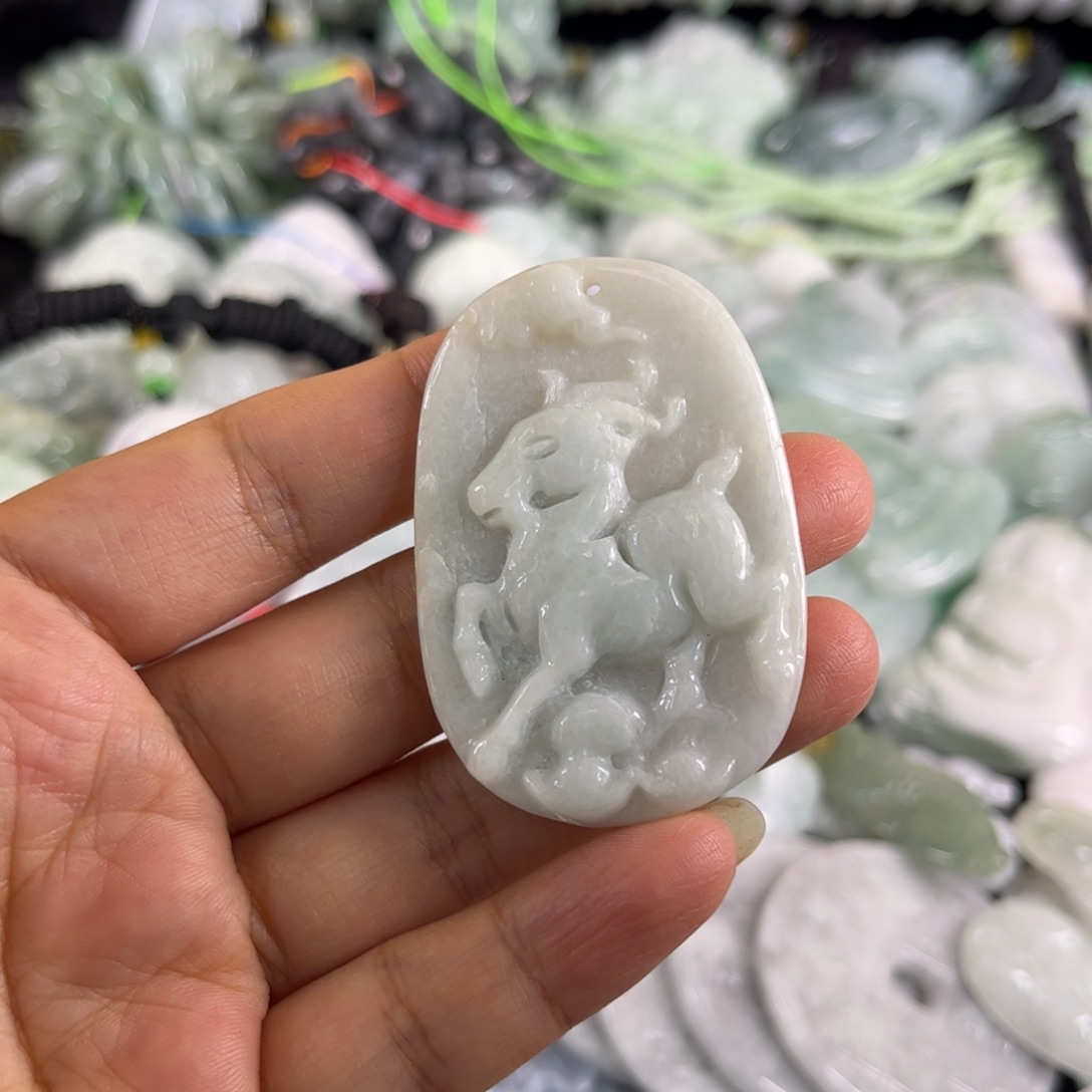 翡翠未镶嵌吊坠(不含链)瑕疵