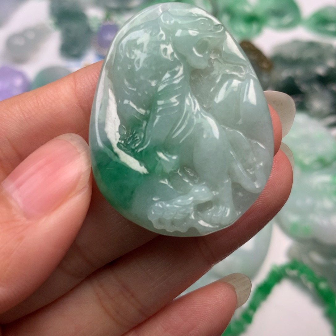 翡翠未镶嵌颈饰翡翠