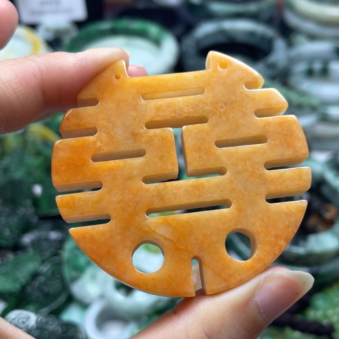 翡翠未镶嵌颈饰牌子