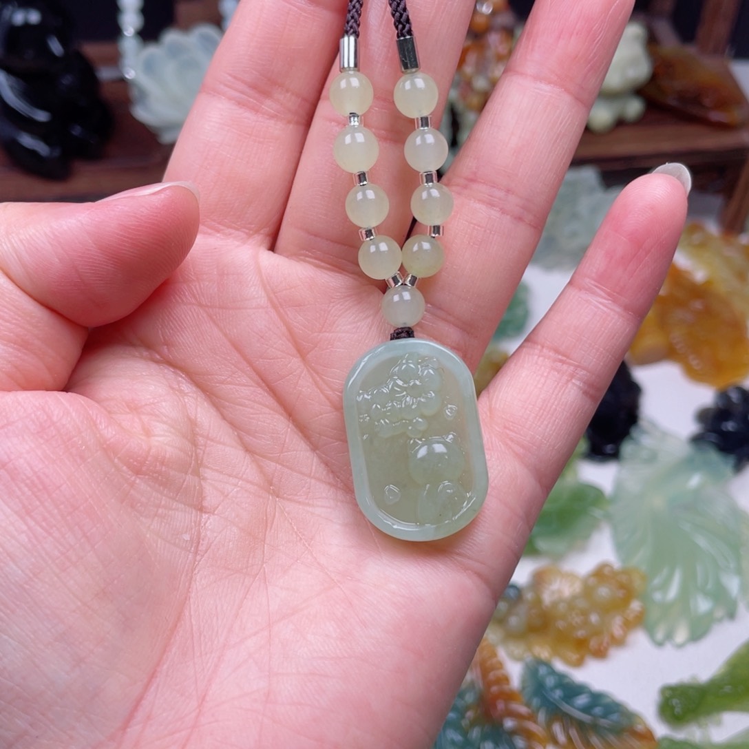 蛇纹石玉未镶嵌颈饰