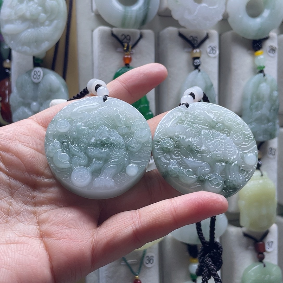 石英质玉（金丝玉）未镶嵌颈饰