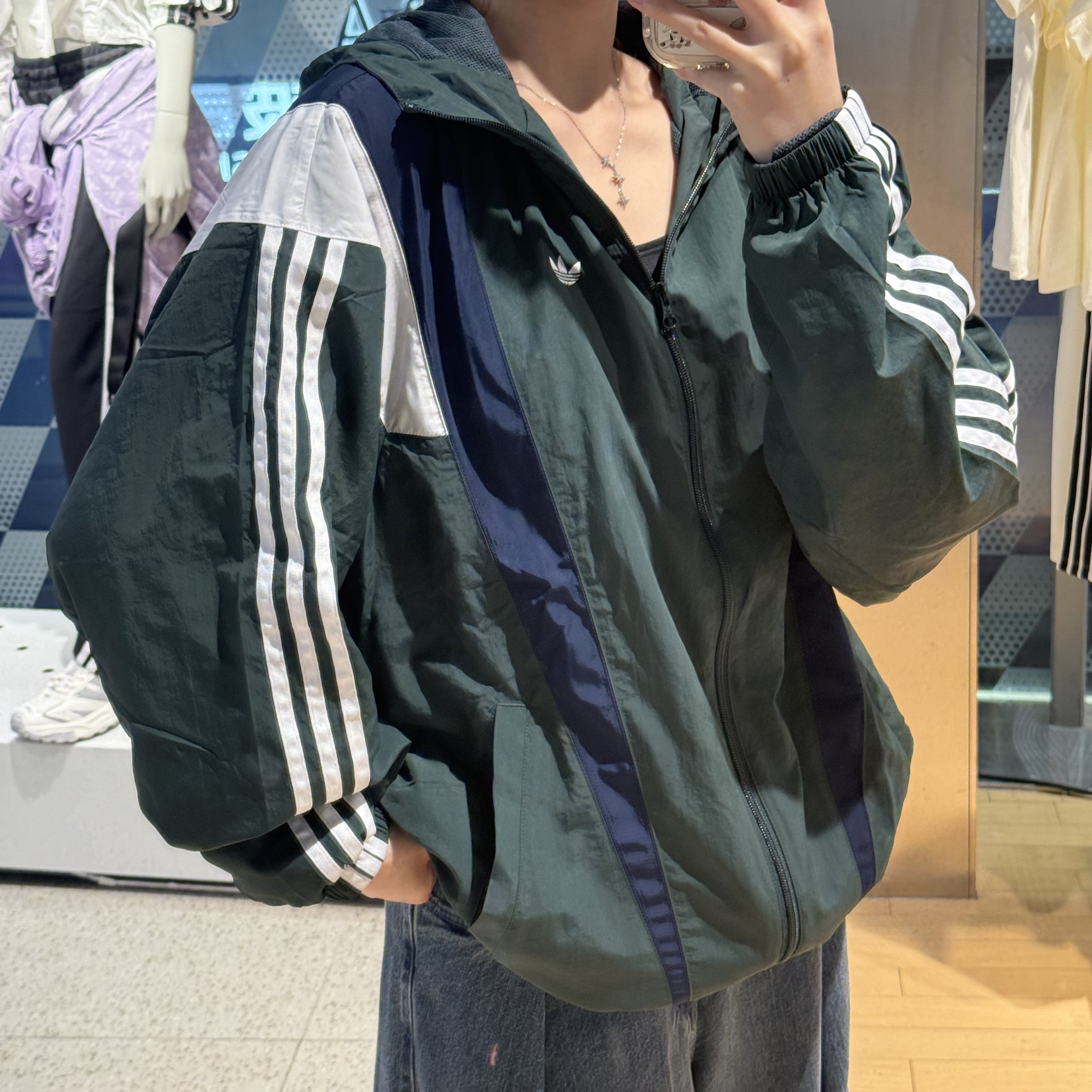 adidas三叶草复古拼色梭织运动宽松连帽夹克外套 KS3553