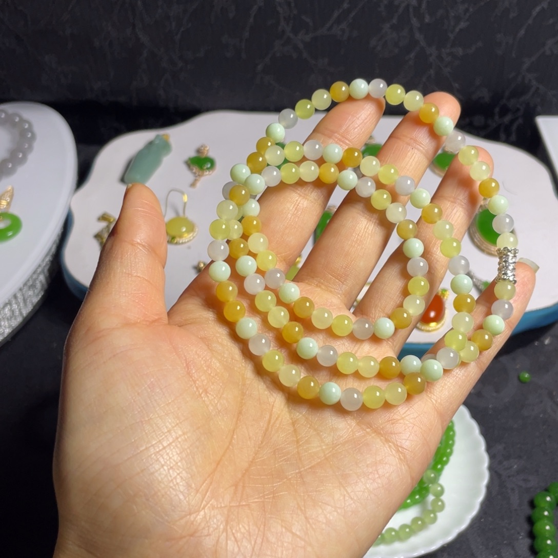 和田玉未镶嵌手串