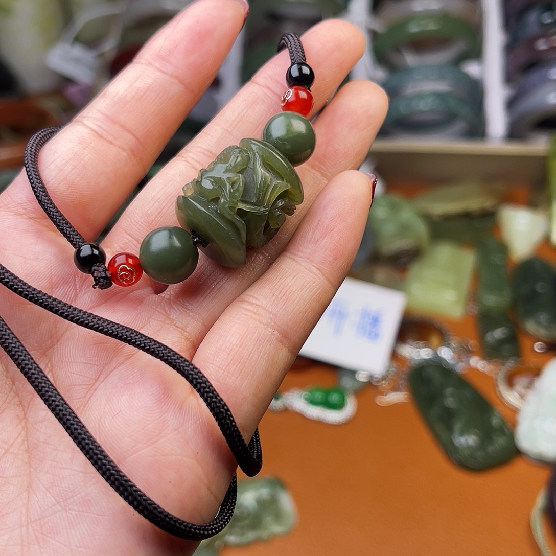 和田玉（糖玉）未镶嵌颈饰