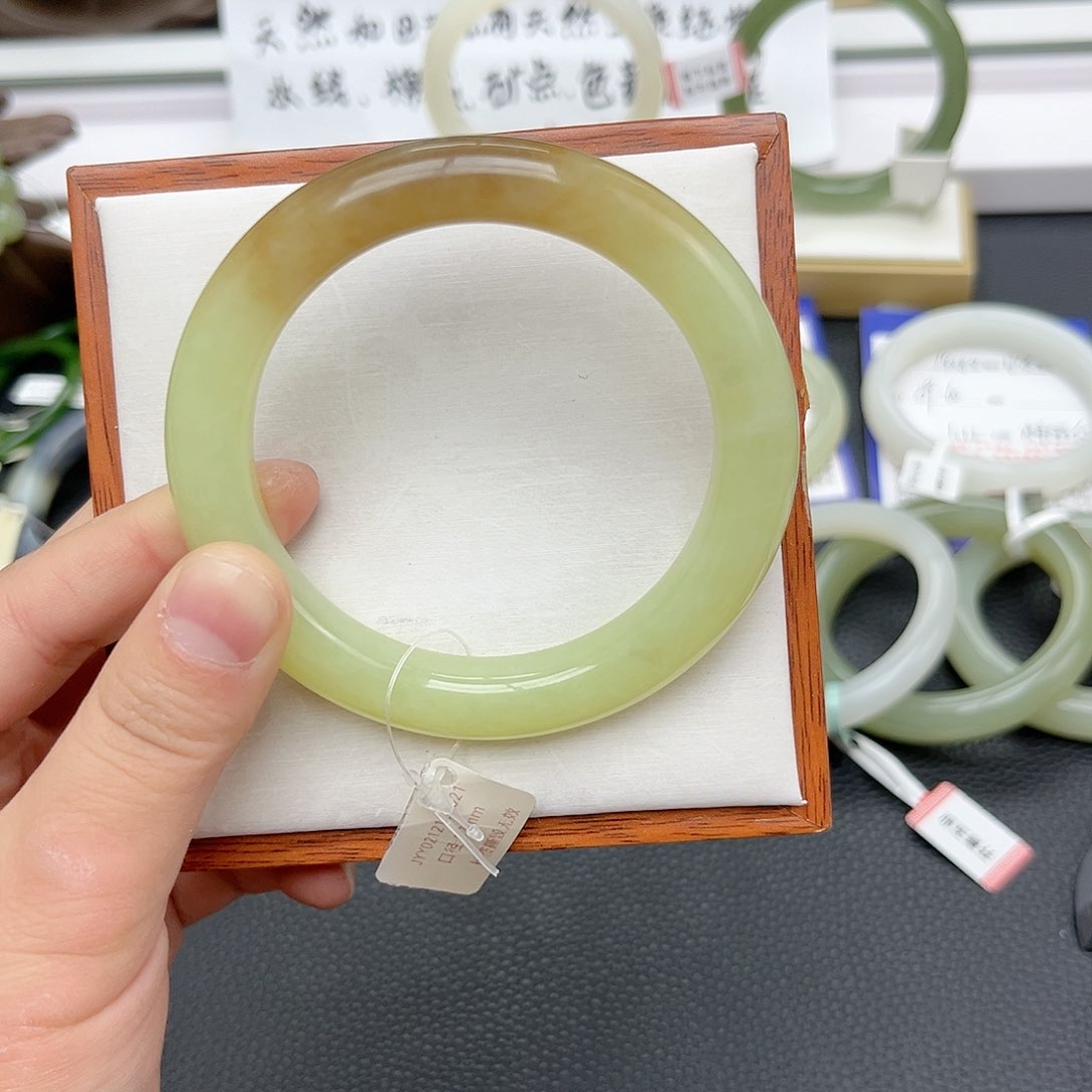 【闪购商品】和田玉手镯未镶嵌57
