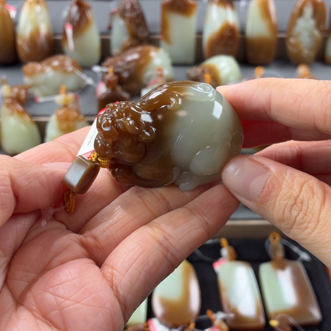 和田玉未镶嵌颈饰