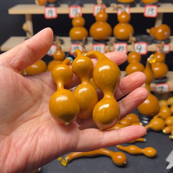 爱****！天然小葫芦手把件挂