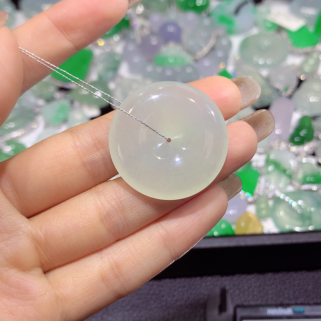 翡翠未镶嵌颈饰扣