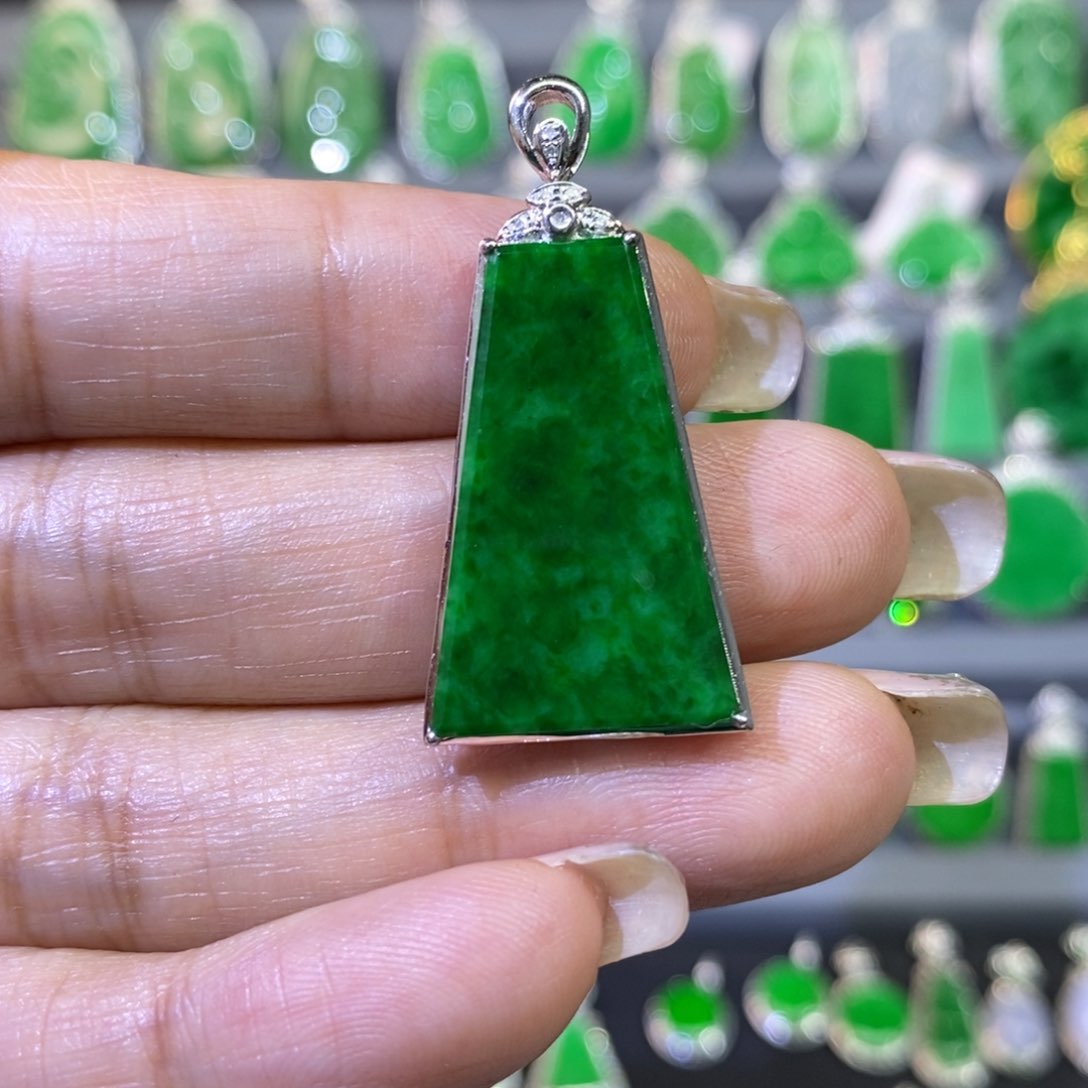 翡翠吊坠(不含链)18K金镶嵌吊坠