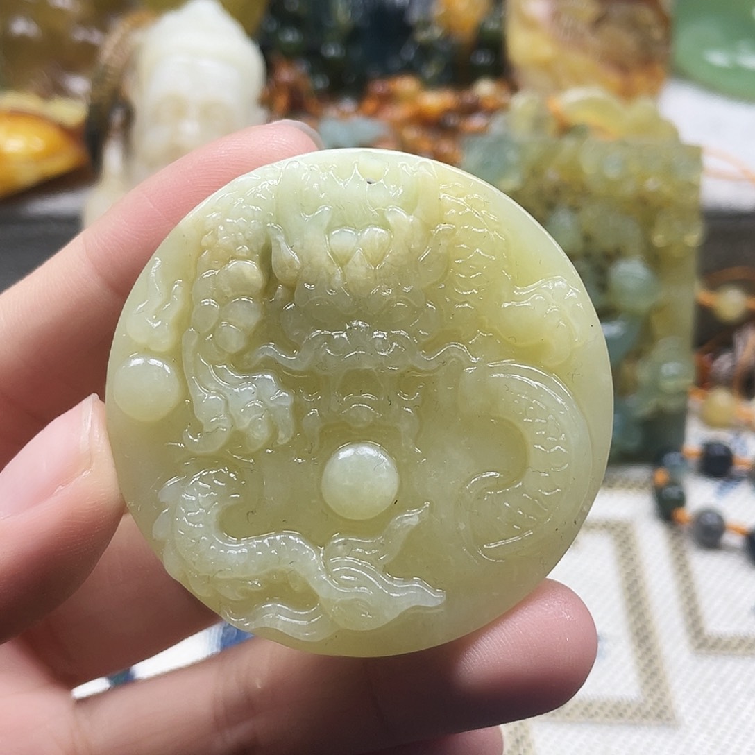 蛇纹石玉颈饰未镶嵌