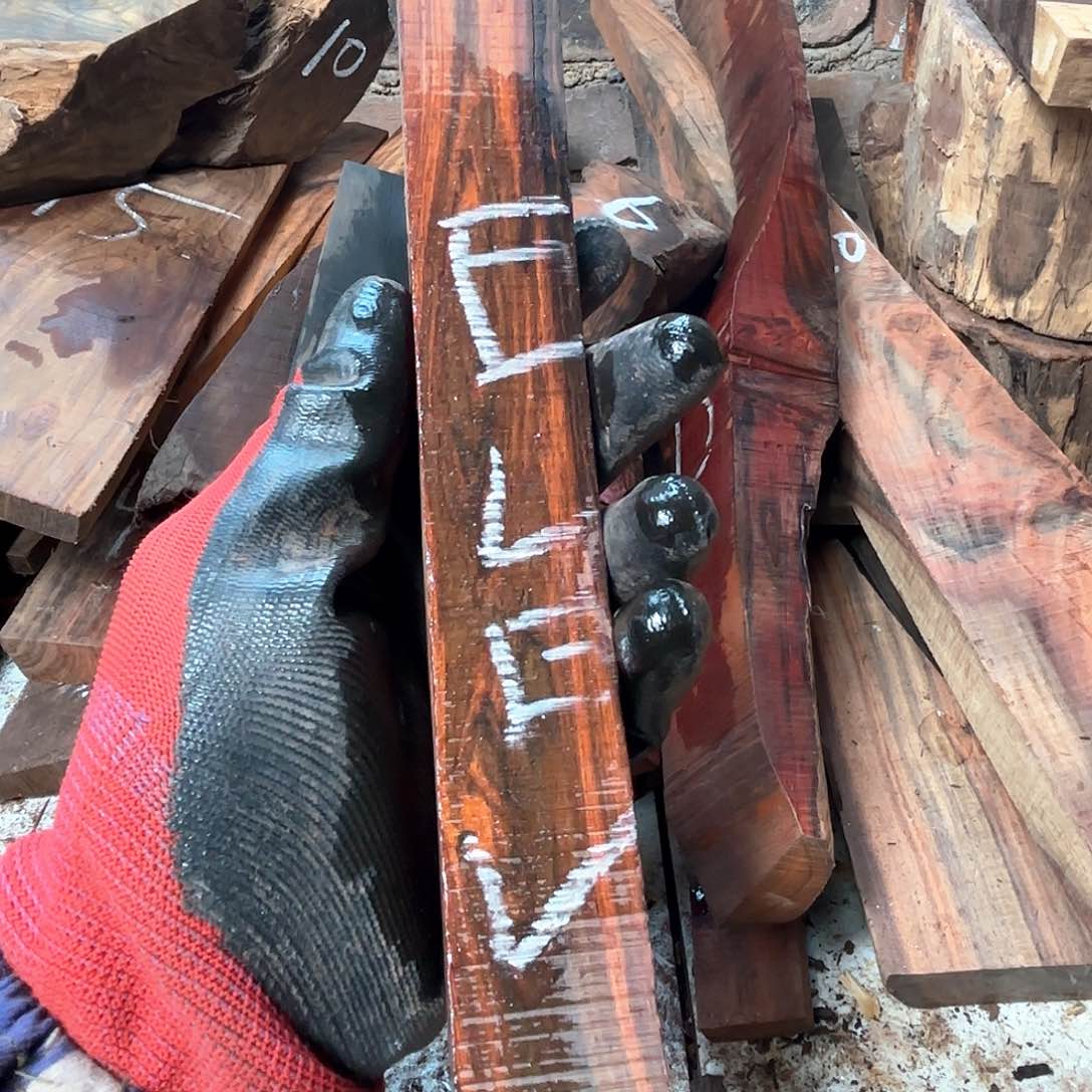 木E****N大红手把件木