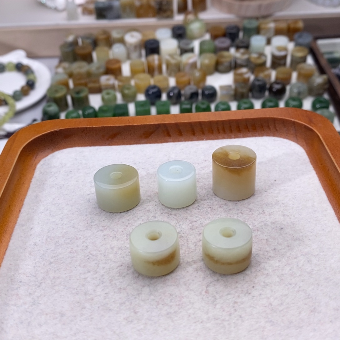 渔***涓和田玉未镶嵌颈饰买断不