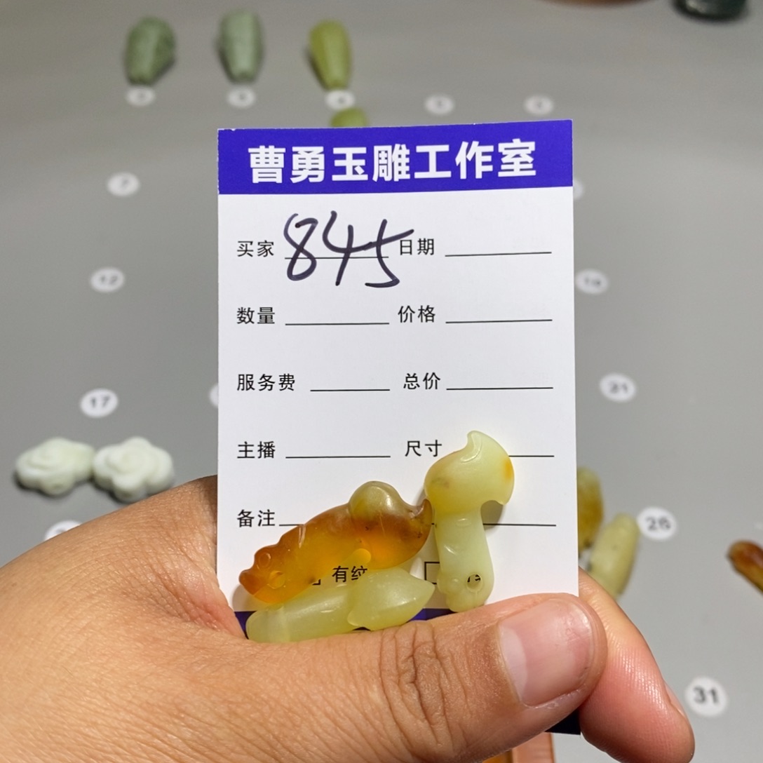 蛇纹石玉未镶嵌颈饰浮**已