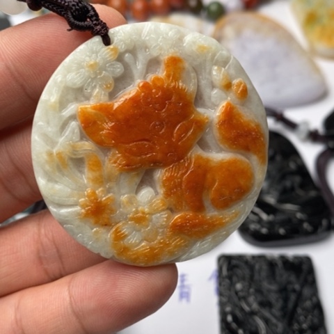 翡翠颈饰未镶嵌翡翠