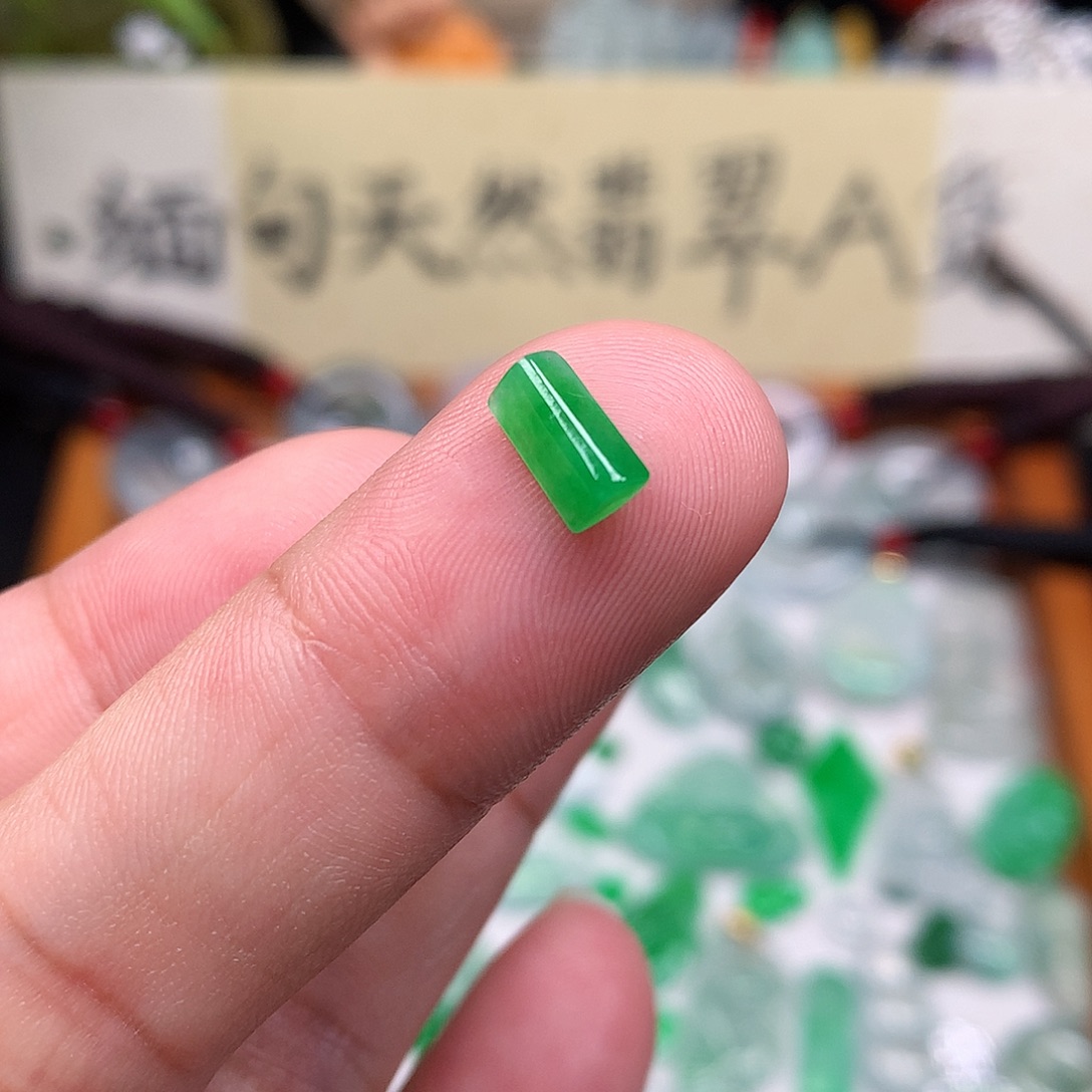 翡翠散珠缅甸天然A货翡翠阳绿条形