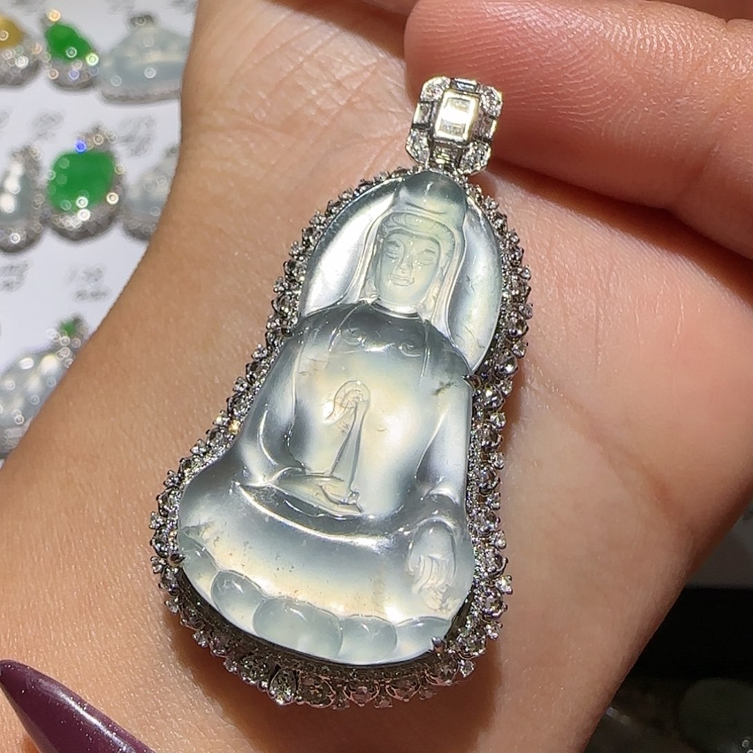 【闪购商品】颈饰18K金镶嵌翡翠天然