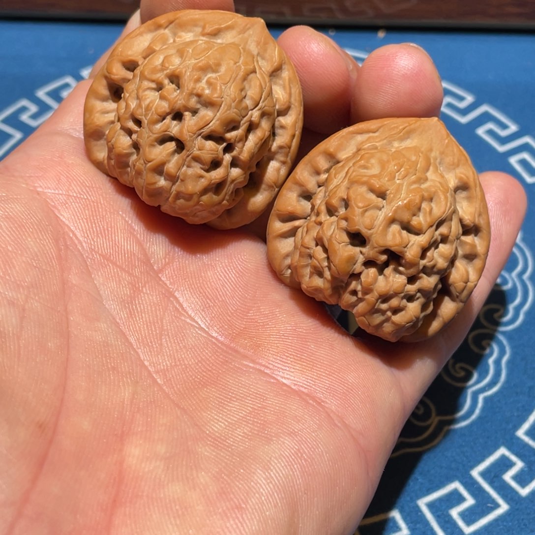 文玩核桃吊坠金字塔