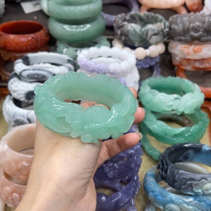 d***9石英岩玉未镶嵌手镯