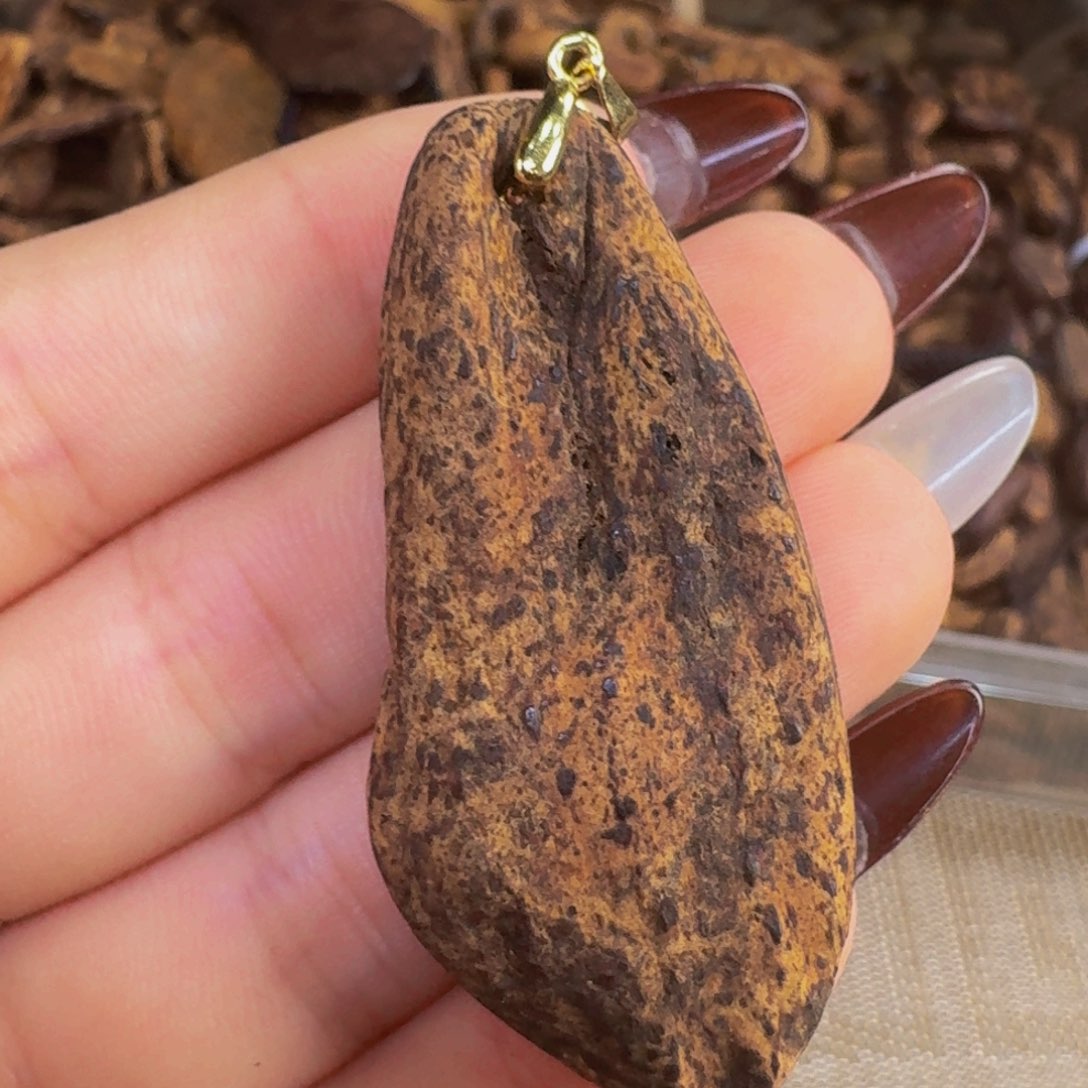 沉香吊坠越南惠安红土吊坠