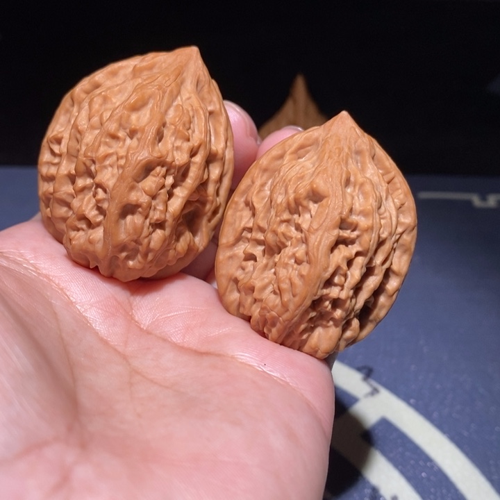 文玩核桃吊坠鸡心