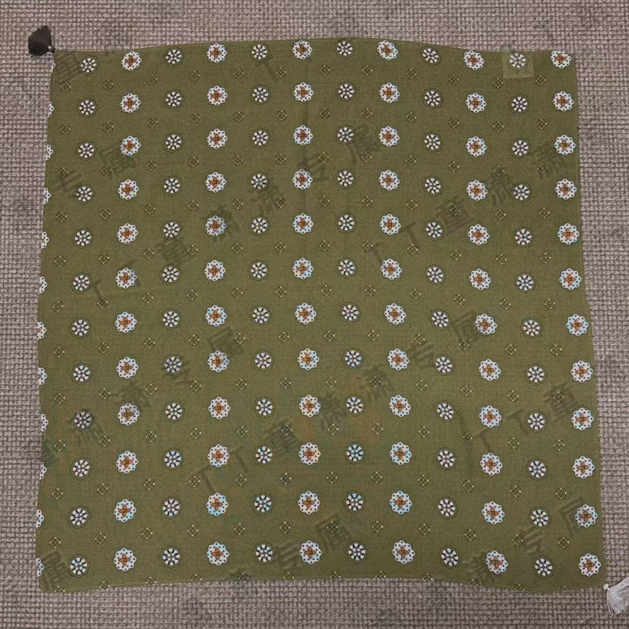 （橄榄花影）新款60*60左右方巾小啾啾围巾