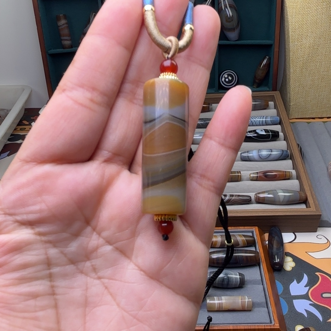 赵****玛瑙/玉髓未镶嵌颈饰