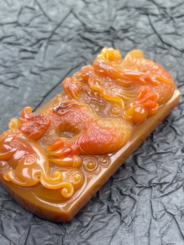 缅黄龙牌鸡油黄带俏色