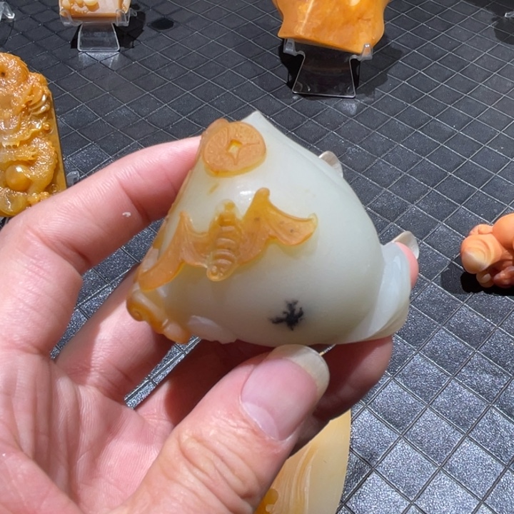 石英质玉（黄龙玉）未镶嵌颈饰