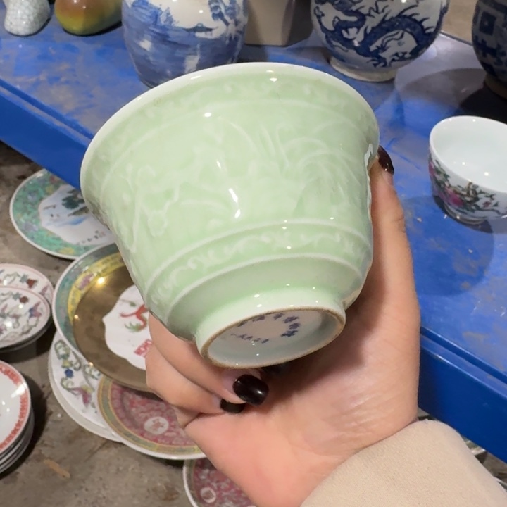 摆件豆青釉梅兰竹菊压手