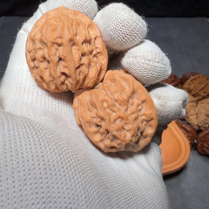 文玩核桃吊坠大枣编号1118，35尺，礼盒发货