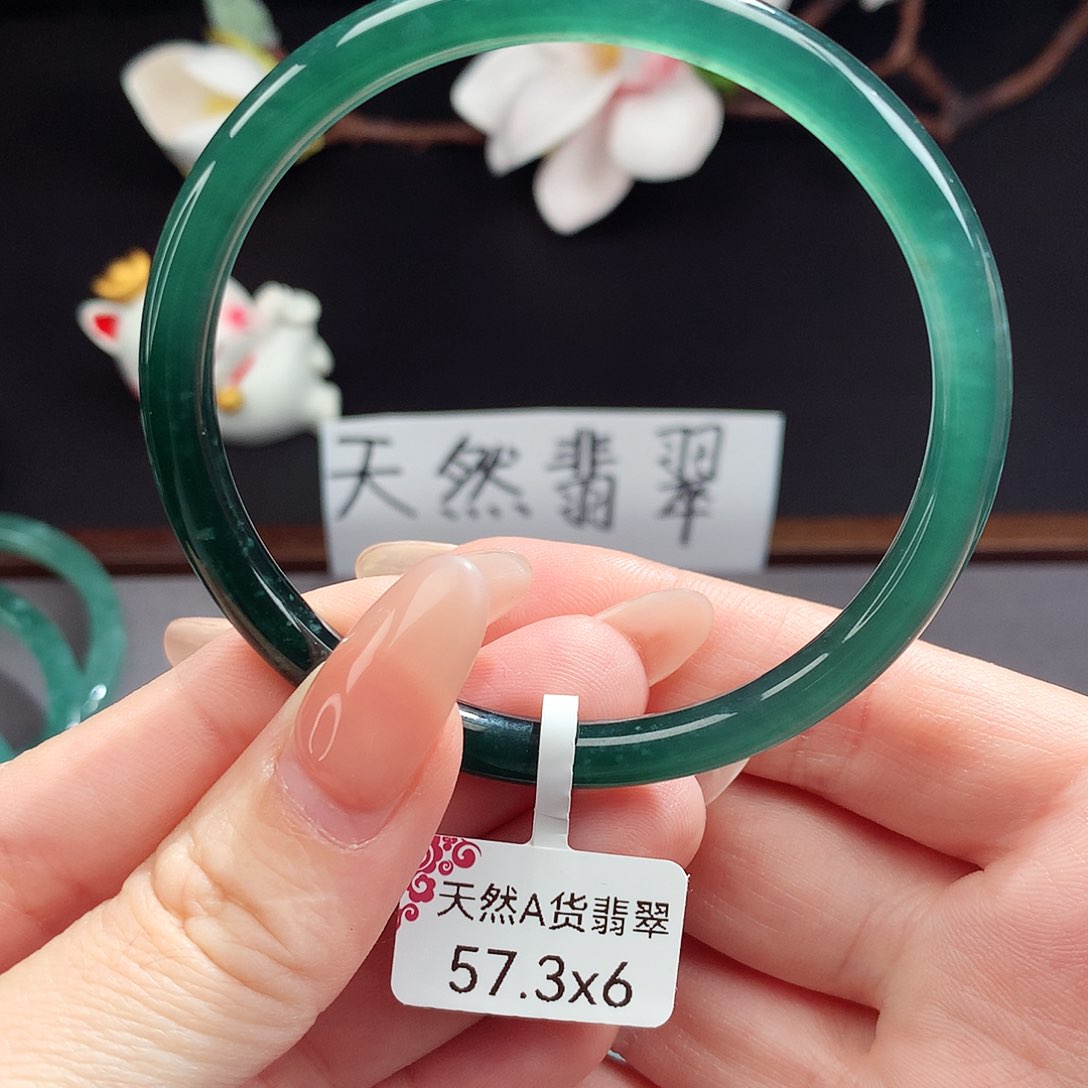 翡翠手镯（圆镯）未镶嵌