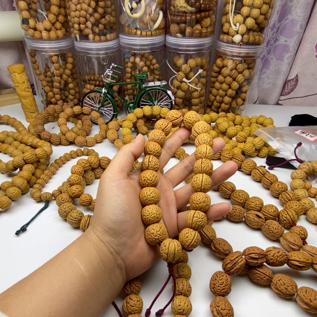 桃核吊坠大头儿子