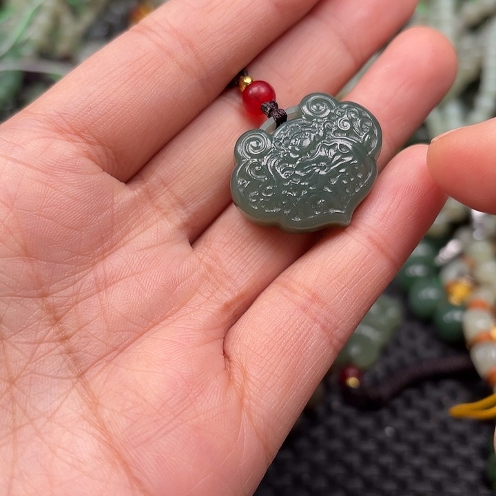 和田玉未镶嵌颈饰